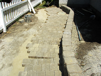Installation of a meandering pathway