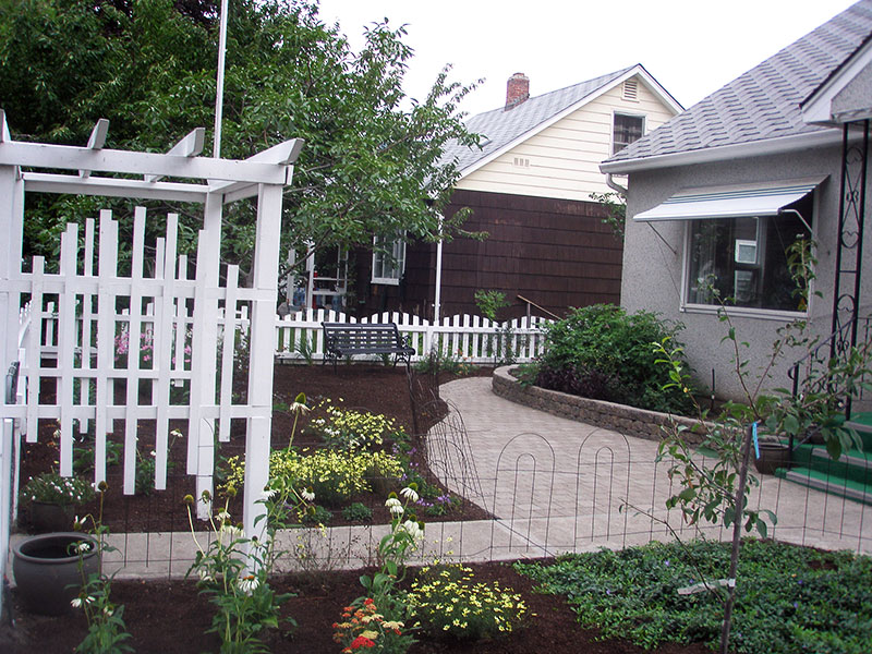 Planting begins in Lisa's xeriscape garden makeover